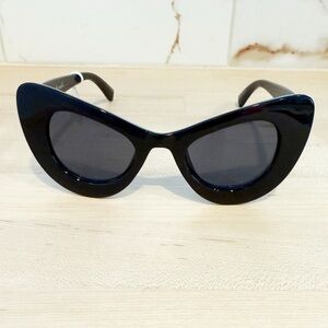FREE PEOPLE Black Rounded Cat Eye Sunglasses NEW